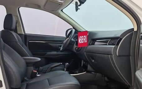 Mitsubishi Outlander III рестайлинг 3, 2021 год, 2 024 000 рублей, 10 фотография