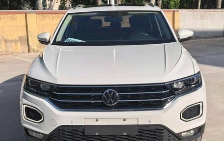 Volkswagen T-Roc I, 2022 год, 1 650 000 рублей, 2 фотография