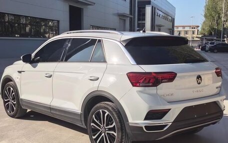 Volkswagen T-Roc I, 2022 год, 1 650 000 рублей, 3 фотография