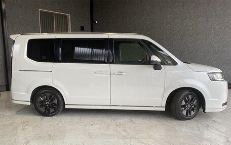 Honda Stepwgn, 2023 год, 2 187 000 рублей, 4 фотография