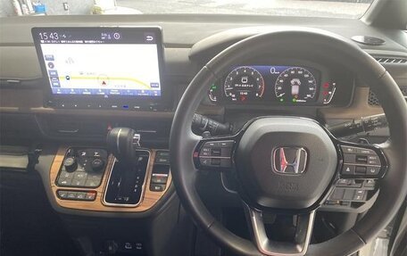 Honda Stepwgn, 2023 год, 2 187 000 рублей, 8 фотография