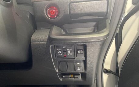 Honda Stepwgn, 2023 год, 2 187 000 рублей, 19 фотография