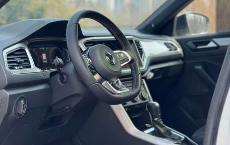 Volkswagen T-Roc I, 2022 год, 1 700 000 рублей, 5 фотография