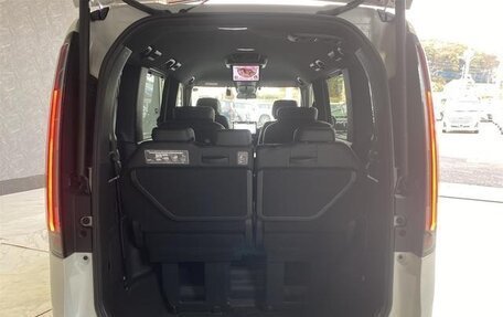 Honda Stepwgn, 2023 год, 2 187 000 рублей, 23 фотография