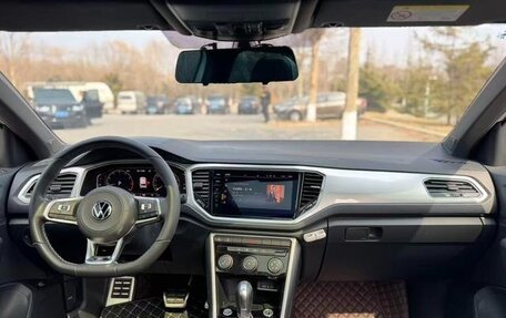 Volkswagen T-Roc I, 2022 год, 1 700 000 рублей, 6 фотография