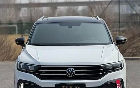 Volkswagen T-Roc I, 2022 год, 1 700 000 рублей, 2 фотография