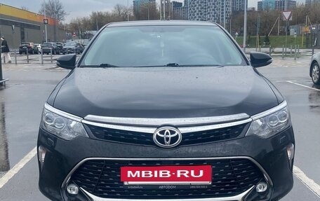 Toyota Camry, 2017 год, 2 450 000 рублей, 2 фотография