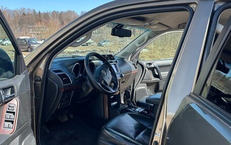 Toyota Land Cruiser Prado 150 рестайлинг 2, 2017 год, 3 500 000 рублей, 6 фотография