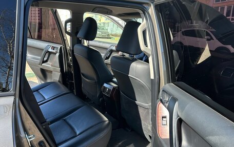 Toyota Land Cruiser Prado 150 рестайлинг 2, 2017 год, 3 500 000 рублей, 8 фотография