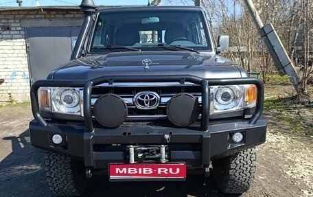 Toyota Land Cruiser 70, 2010 год, 4 000 000 рублей, 1 фотография