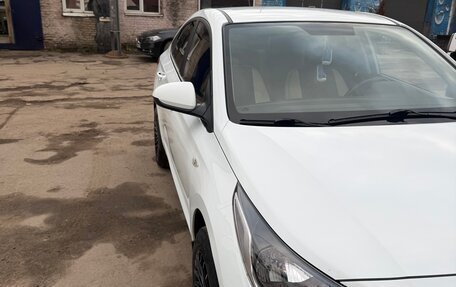 Hyundai Solaris II рестайлинг, 2019 год, 1 050 000 рублей, 3 фотография