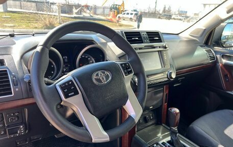Toyota Land Cruiser Prado 150 рестайлинг 2, 2015 год, 3 349 900 рублей, 13 фотография