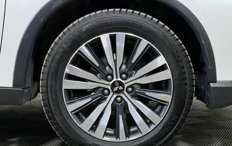 Mitsubishi Outlander III рестайлинг 3, 2019 год, 1 957 000 рублей, 8 фотография