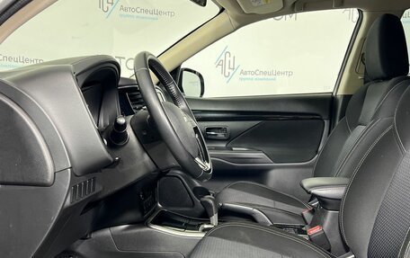 Mitsubishi Outlander III рестайлинг 3, 2019 год, 1 957 000 рублей, 9 фотография