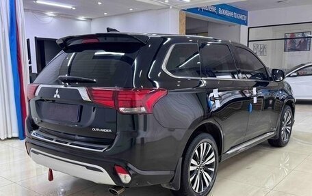 Mitsubishi Outlander III рестайлинг 3, 2022 год, 2 244 000 рублей, 6 фотография