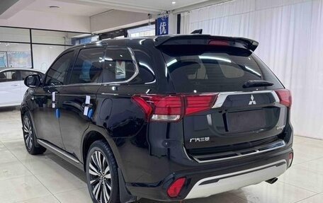 Mitsubishi Outlander III рестайлинг 3, 2022 год, 2 244 000 рублей, 3 фотография