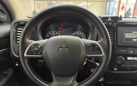 Mitsubishi Outlander III рестайлинг 3, 2022 год, 2 244 000 рублей, 7 фотография