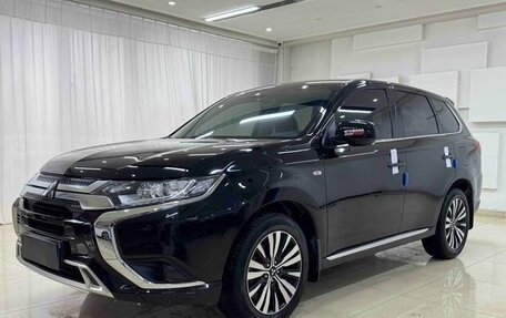 Mitsubishi Outlander III рестайлинг 3, 2022 год, 2 244 000 рублей, 4 фотография