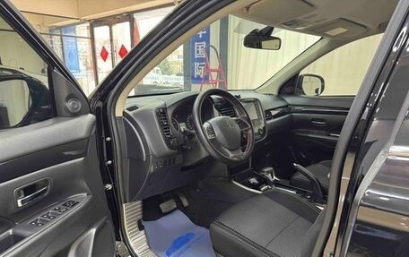 Mitsubishi Outlander III рестайлинг 3, 2022 год, 2 244 000 рублей, 13 фотография