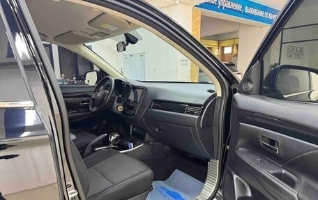 Mitsubishi Outlander III рестайлинг 3, 2022 год, 2 244 000 рублей, 16 фотография