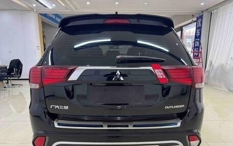 Mitsubishi Outlander III рестайлинг 3, 2022 год, 2 244 000 рублей, 5 фотография