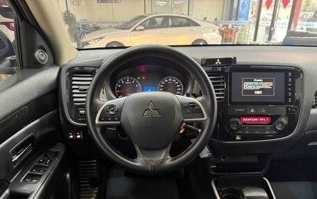 Mitsubishi Outlander III рестайлинг 3, 2022 год, 2 244 000 рублей, 17 фотография