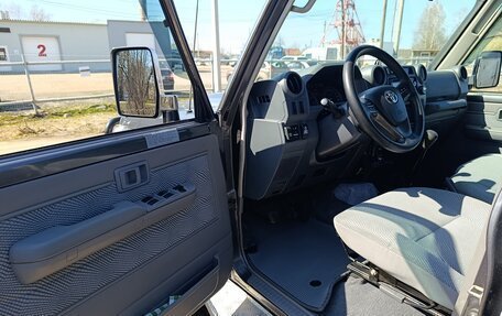 Toyota Land Cruiser 70, 2010 год, 4 000 000 рублей, 5 фотография