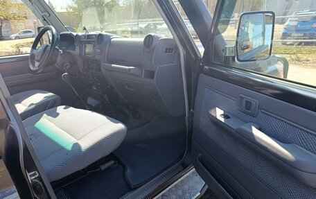 Toyota Land Cruiser 70, 2010 год, 4 000 000 рублей, 7 фотография