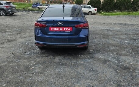Hyundai Solaris II рестайлинг, 2021 год, 1 500 000 рублей, 3 фотография