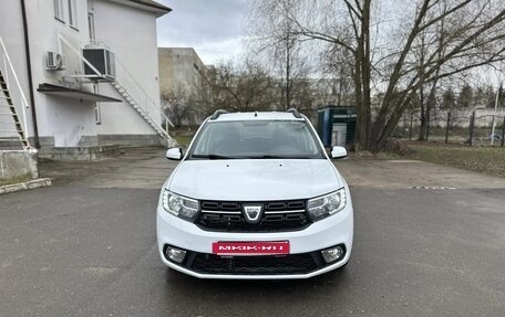 Dacia Logan II, 2017 год, 810 000 рублей, 2 фотография