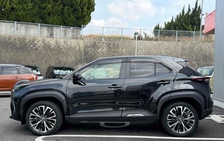 Toyota Yaris Cross, 2022 год, 1 620 000 рублей, 4 фотография