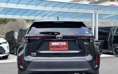 Toyota Yaris Cross, 2022 год, 1 620 000 рублей, 6 фотография