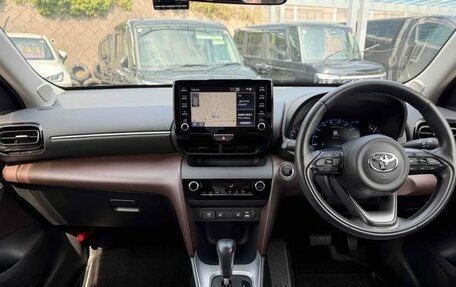 Toyota Yaris Cross, 2022 год, 1 620 000 рублей, 9 фотография