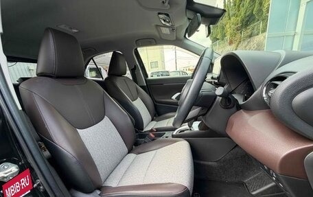 Toyota Yaris Cross, 2022 год, 1 620 000 рублей, 8 фотография