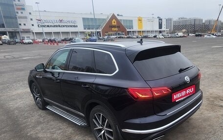 Volkswagen Touareg III, 2019 год, 4 950 000 рублей, 5 фотография