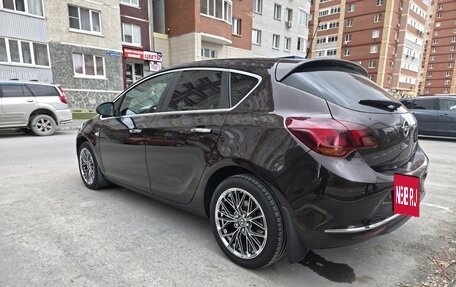 Opel Astra J, 2013 год, 900 000 рублей, 11 фотография