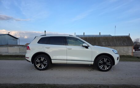 Volkswagen Touareg III, 2011 год, 1 890 000 рублей, 4 фотография