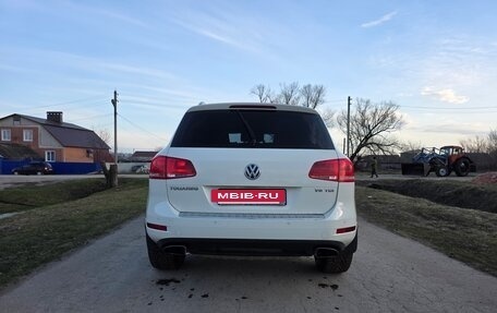 Volkswagen Touareg III, 2011 год, 1 890 000 рублей, 6 фотография