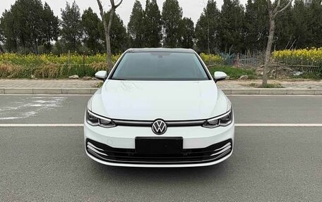 Volkswagen Golf VIII, 2023 год, 1 800 000 рублей, 1 фотография