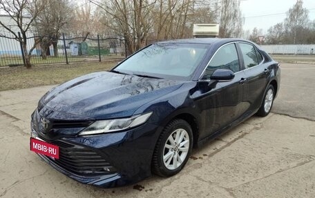 Toyota Camry, 2020 год, 2 200 000 рублей, 2 фотография