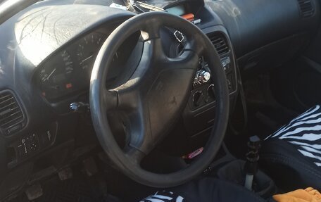 Mitsubishi Carisma I, 2003 год, 130 000 рублей, 7 фотография