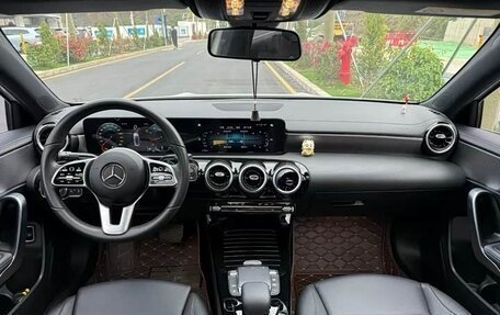 Mercedes-Benz A-Класс, 2022 год, 1 850 000 рублей, 5 фотография