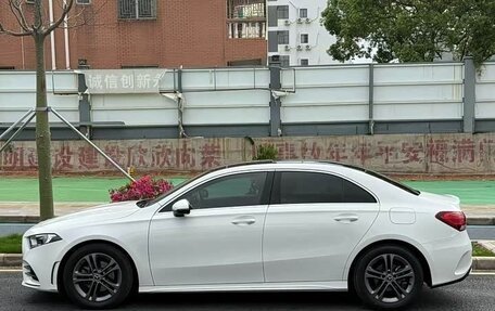 Mercedes-Benz A-Класс, 2022 год, 1 850 000 рублей, 3 фотография