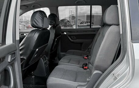 Volkswagen Touran III, 2007 год, 600 000 рублей, 11 фотография