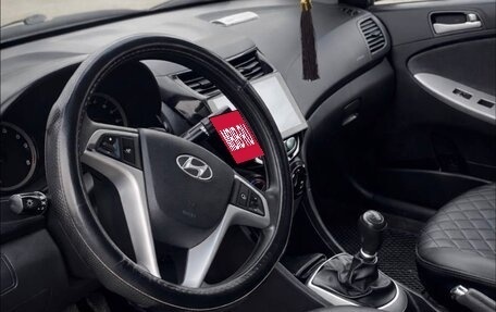 Hyundai Solaris II рестайлинг, 2013 год, 850 000 рублей, 12 фотография