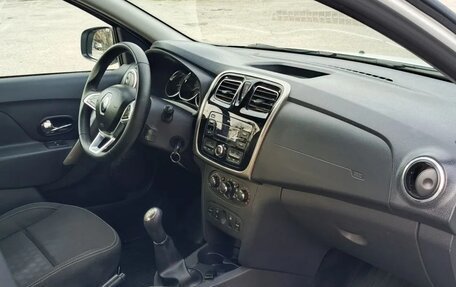 Renault Logan II, 2019 год, 850 000 рублей, 26 фотография