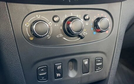 Renault Logan II, 2019 год, 850 000 рублей, 27 фотография