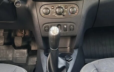 Renault Logan II, 2019 год, 850 000 рублей, 35 фотография