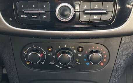 Renault Logan II, 2019 год, 850 000 рублей, 40 фотография