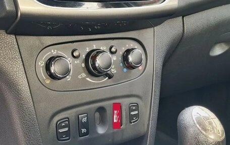 Renault Logan II, 2019 год, 850 000 рублей, 38 фотография